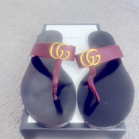 Gucci sandals light scratches , leather in great condition - Picture 1 of 7